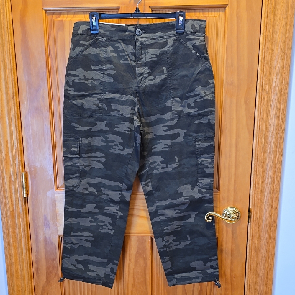 Sanctuary Women's Green Camouflage Cargo Pants
